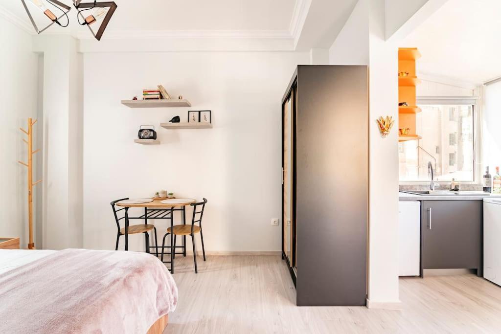 Under The Hill Apartment Athena Bagian luar foto