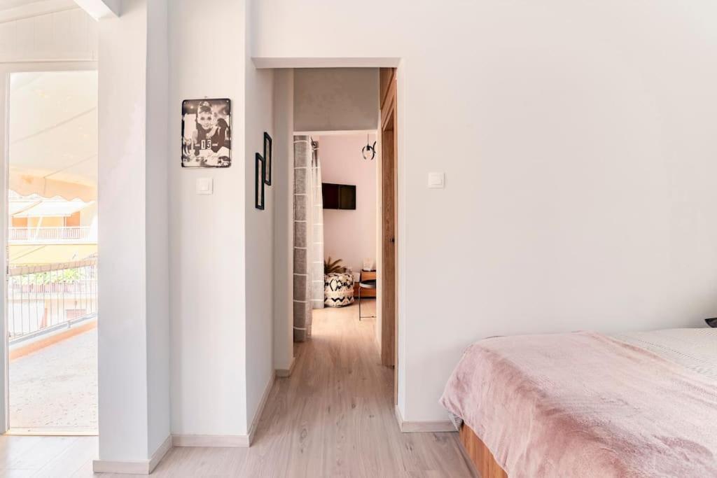Under The Hill Apartment Athena Bagian luar foto
