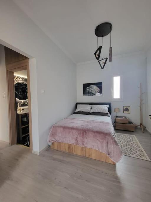 Under The Hill Apartment Athena Bagian luar foto